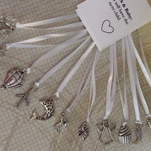 12 Stück Hochzeitsbänder mit traditionellen Anhängern (CP03) - Cake Pull