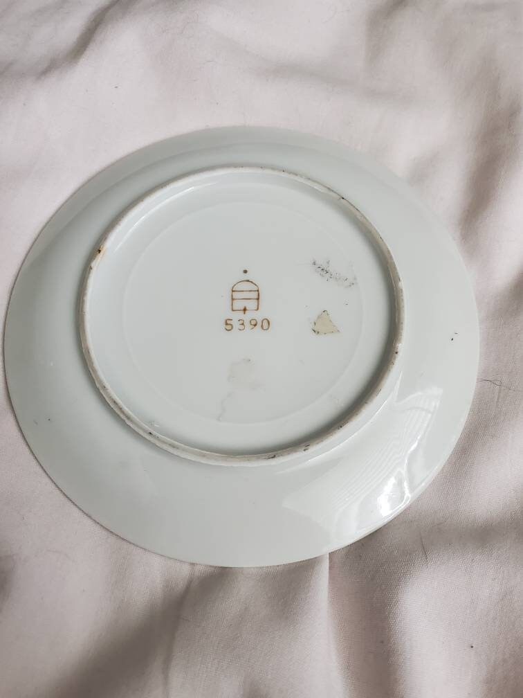 ロイヤルヴィエナスタイル　モリッツズデカウアー製　カップなど15点、小物入れ Royal Vienna, Arnart Gold, Demitasse Footed Cup and Saucer