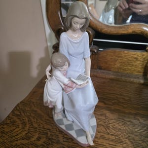 【希少品】LLADRO おやすみ前のご本 Bedtime Story A2220 Lladro, Bedtime Story, Lady and Child, Made in Spain Figurine With