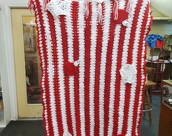Ganchillo a mano, edredón de regazo de bolsillo a rayas rojas y blancas, hilo afgano, hallazgo de venta de propiedades, manta vintage, lanzamiento hecho a mano