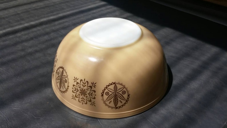 On Sale Very Rare Tan and Gold Hex 4 Quart Pyrex Promotional Mixing Bowl Retro Kitchen Baking Dish 404
