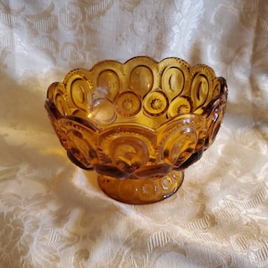 LE Smith, Thumbprint, Amber Glass, Pedestal Bowl, 1970s Candy Dish with Star Design
