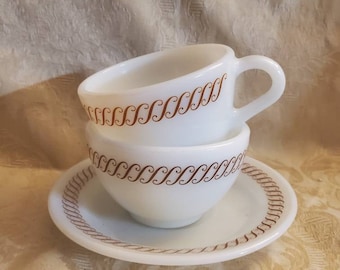 Vajilla de la marca Pyrex de Corning, taza de té, taza de café y platillo, vaso de leche blanco con patrón Regency, 3 platos diarios, juego de 3 piezas