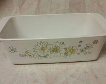 Corning Ware Ramo floral Flores blancas, amarillas y azules 2 cuartos de galón Pan Vintage Cocina Plato de pastel de carne