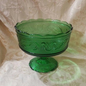 1960s,EO Brody, Emerald Green Glass, Pedestal Dish, M6000  Compote Centerpiece, Candy Dish, Fruit Bowl Raised Tulip Pattern Scalloped Edge