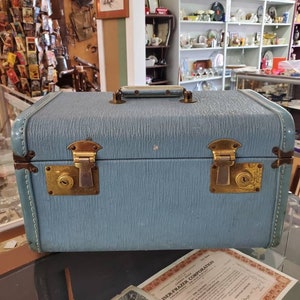 Trouvaille rare, bleu poudré rustique, sac d'avion, sans nom, étui de train ou valise de maquillage, boîte de voyage du milieu du siècle