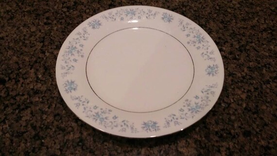 On Sale Homer Laughlin Eggshell Nautilus 10 inch DinnerChop Plate with Purple and Pink Tulip Design