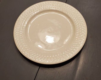 Oneida, Causal Settings, 10.60 inch, Solid White Dinner Plate, Basketweave Design,  Embossed Weave Design, Westerly Basket Dinnerware