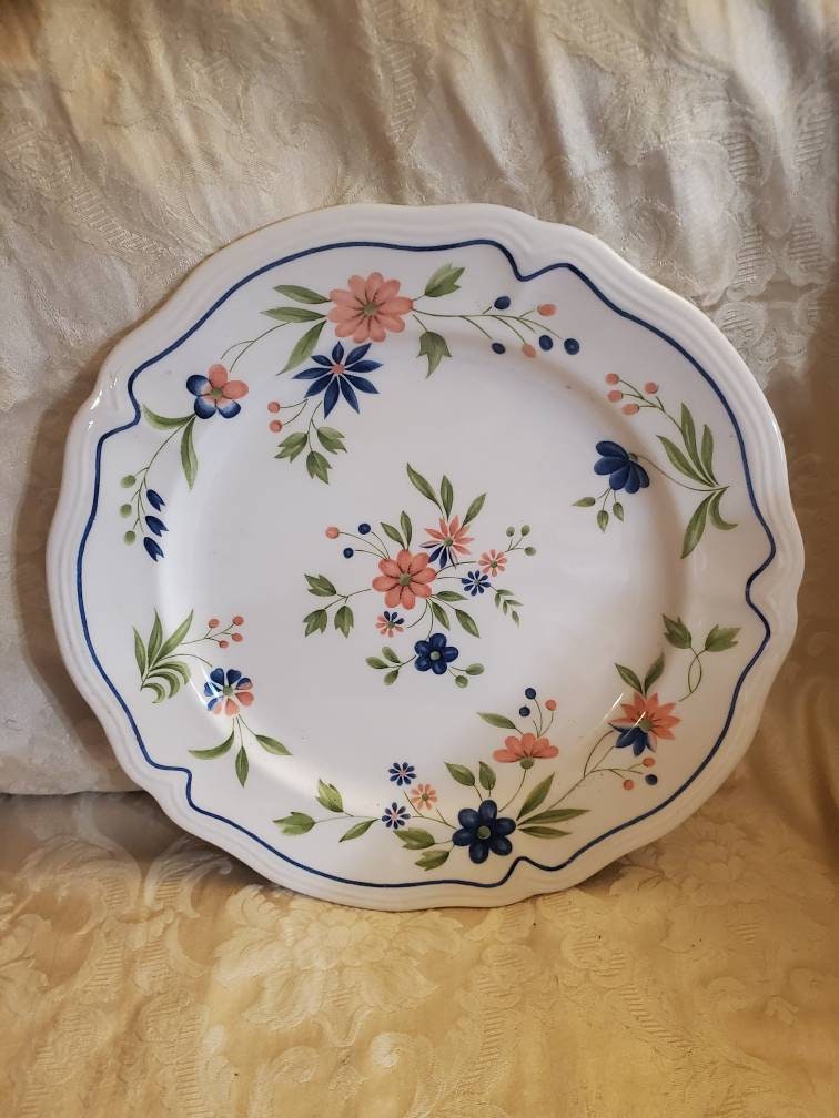 Rare Find, Sears, Federalist Ironstone, Country French, fuente de servicio de 12,50 pulgadas, azul oscuro y rosa floral, hojas verdes