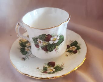 Hammersley Spode, Strawberry Ripe Teacup and Saucer, Bone China, Made in England, Strawberry Clusters, Small Scallops, Teatime Set