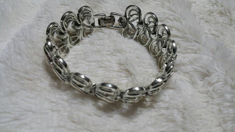 On Sale Signed Coro Heart Link Silver Toned Rhodium Clasp Bracelet Costume Jewelry Fashion Accessory