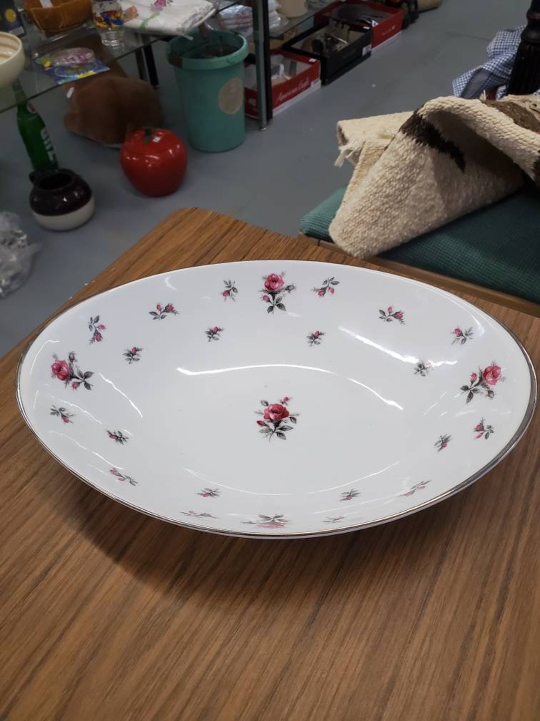 Meito China, Rose Chintz, 10.75 Oval Serving Bowl, Potato/pasta/salad