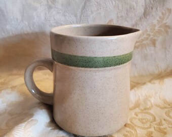 Yamaka, Beige och grönt stengods, gräddkanna eller sirapskanna, vardagsskål, tillverkad i Japan