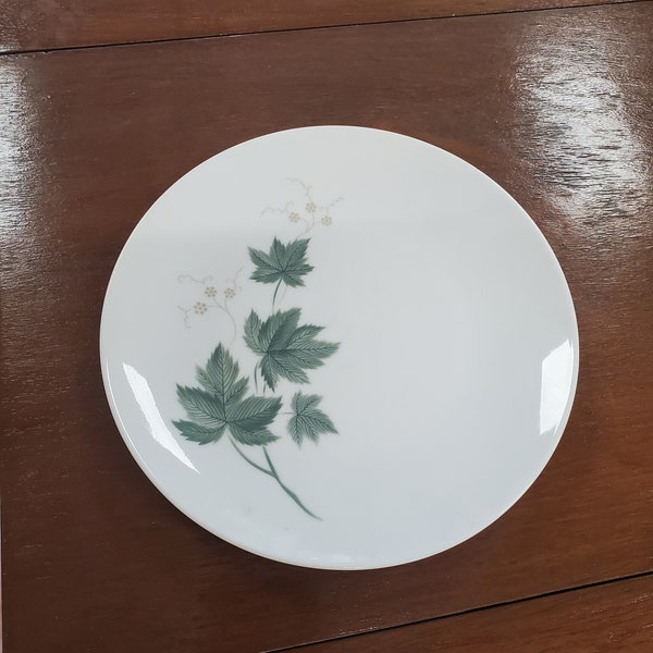 Noritake Cook N Serve Wild Ivy Pattern 8.25 inch Salad Plate, Green/Gray Ivy Leaves Made in Japan, 1970s China