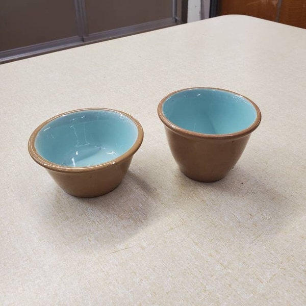 Conjunto de 2 Mis-Matched, Chateau Buffet Aqua Blue y Brown China, tazas pequeñas de nueces o natillas, platos para servir, herramientas de cocina vintage