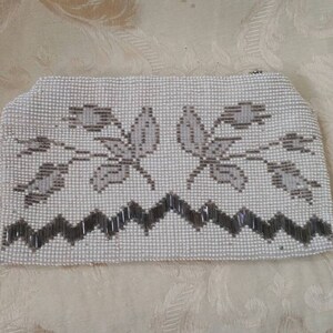 Hecho en Checoslovaquia, microperla, perla en tono crema y plata, bolso de embrague pequeño o bolso de noche, diseño floral