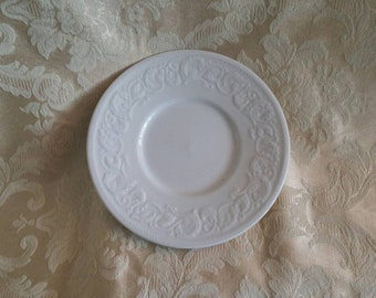 Faberware, Alsace 4242, 15 cm, bröd- och smörfat, präglad blom- och gitterdekoration, helt vit