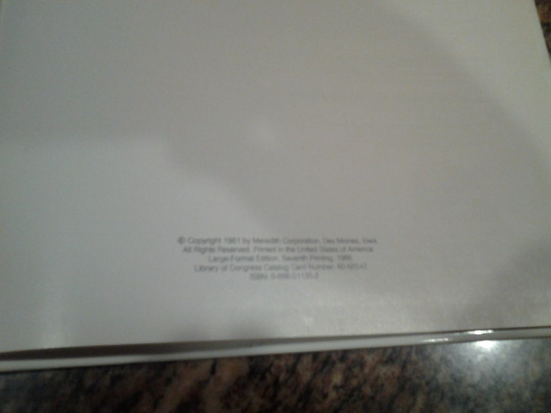 Puede incluir: Informaci&oacute;n de copyright para un libro publicado en 1981 por Meredith Corporation, Des Moines, Iowa. Todos los derechos reservados. Impreso en los Estados Unidos de Am&eacute;rica. Edici&oacute;n de gran formato. S&eacute;ptima impresi&oacute;n, 1981. N&uacute;mero de cat&aacute;logo de la Library of Congress 80-85147. ISBN 0-696-01334-1.
