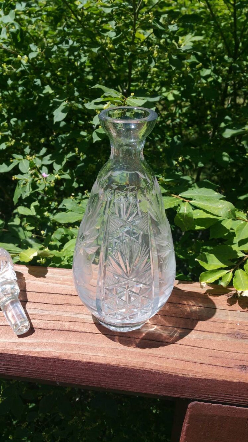 Rose en relief, carafe en cristal au plomb ou bouteille de whisky avec bouchon, articles de bar vintage, design floral image 5