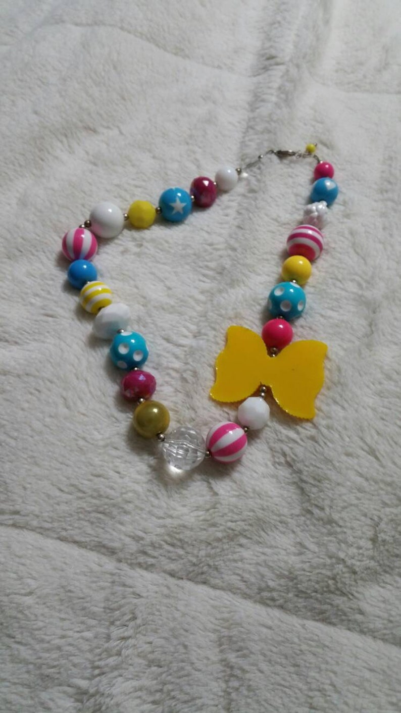 On Sale Bright Spring Colors with Yellow Glittery Bows Plastic Beaded 18 inch Necklace Circus Style Costume Jewelry Fashion Accessory