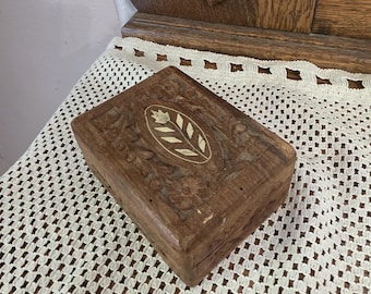 ヴィンテージの手彫り木箱：象嵌花模様の小物入れ - Etsy 日本