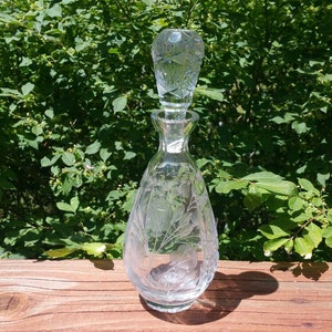 Rose en relief, carafe en cristal au plomb ou bouteille de whisky avec bouchon, articles de bar vintage, design floral image 1