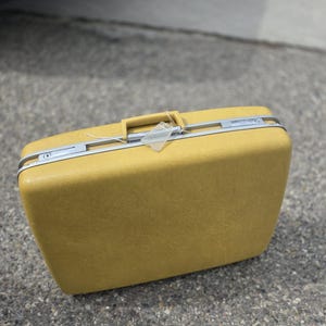 Medaillewinnaar Royal Traveler, mosterdgeel, groot formaat, harde schaal, vintage bagage fotorekwisiet woondecoratie, interieur gele polkadot
