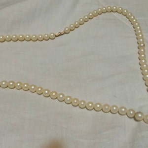 On Sale Collectible Gold Toned and Faux Pearl Beaded Necklace 22 inch Costume Jewelry image 1