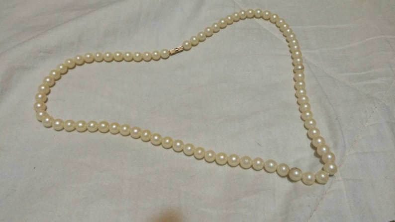 On Sale Collectible Gold Toned and Faux Pearl Beaded Necklace 22 inch Costume Jewelry image 1