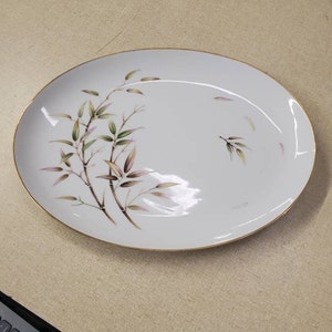 Modar, Fine China, 33 cm ovale Porzellan Servierplatte, 7709, Grün / Rosa / Gelbe Blätter auf Weiß, Hergestellt in Japan, Goldrand, Türkei Platte
