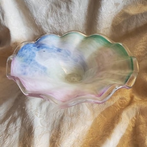 Cuenco grande de cristal de arte con volantes de color arcoíris, plato de 12,50 pulgadas, decoración del hogar coleccionable