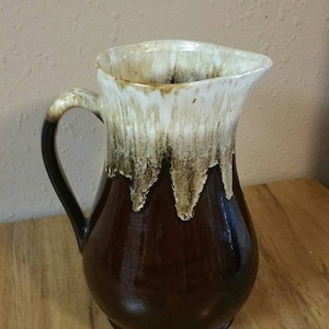 Große Roseville UVP Company Dripware Servierkrug Hergestellt in den USA Primitive Style Decor
