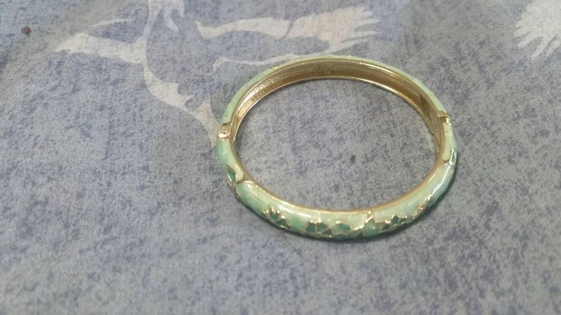 On Sale Collectible Bling Gold Toned Skinny Lime Green Flower Design Spring Loaded Bracelet Costume Jewelry Fashion Accessory