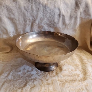9.5 inch Round, Aged Brass Pedestal Bowl, Simplistic Pattern, Centerpiece Dish, Ceremonial Bowl, Home Decoration, Candy Dish, Letter Holder