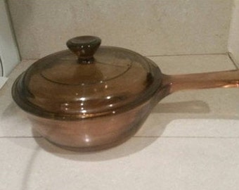 Cacerola Pyrex de vidrio ámbar Small Visions Cookware con tapa, 1/2 litro