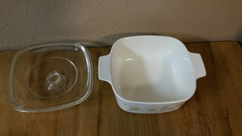 On Sale Retired Pattern Corning Ware 1.5 Quart Floral Bouquet Casserole Dish and Lid with White and Yellow Flowers