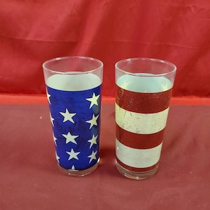 Sakura Colonial (No Trim), Set of 2, 6.10 inch High Ball Glasses , Warren Kimble Designer, 1997 Serving Dish, Flag on Wood Design