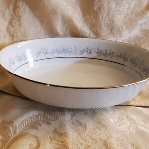 Rare Find, Noritake Contemporary, Marywood Pattern, 9.70 Cuenco ovalado para verduras/pastas/patatas, blanco, verde, flores azules