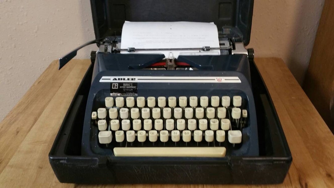 Neat 68’s U.S NAVY Dead stock Typewriter Neat 68's U.S NAVY Dead stock Typewriter Neat 68's U.S NAVY