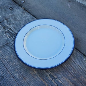 Dansk Concerto, Allegro Blue, 2 bandas azules en el borde 9 plato de ensalada/almuerzo fabricado en Portugal, apto para microondas