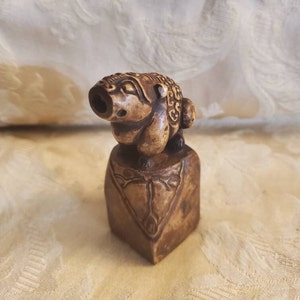 Chinese Foo Dog, timbro o sigillo di pietra ollare, piccola statuetta Stonecast, francobollo da collezione, simboli arcaici, ritrovamento raro