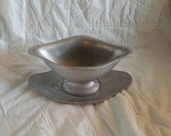 Strukturiertes Zinn, 2 Stück Sauciere, Old World Style, Vintage Küchenwerkzeug, Servierteller
