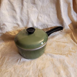 Shabby Chic, Medium Sized ,Pale Hunter Green Club, 7.40  inch Cooking Pot with Lid, Black Handle, Metal Sauce Pan