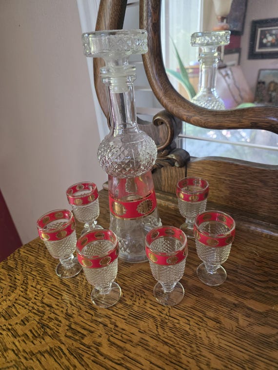 Clear Glass Italian Wine Decanter with 6 Small Glasses, Diamond Point  Design, Red Band with Gold Flowers, Vintage Barware, Serving Set