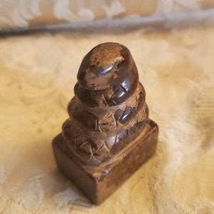 Beige cinese e pietra marrone, timbro serpente o sigillo, ritrovamento raro, figurina intagliata a mano, da collezione orientale, timbro d'arte, timbro di cera