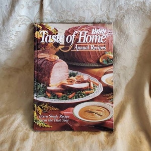 1999 Taste of Home 年間レシピ、ハードカバー本 キッチンツール ヴィンテージキッチン、中古本