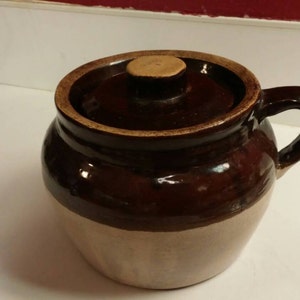 Monmouth Pottery eller McCoy Bean Pot eller dekorativ lerkruka Vintage kök med originallock