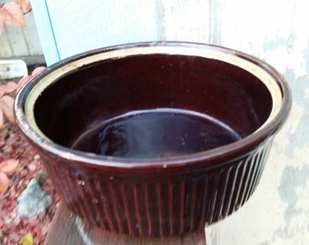 Marcrest Daisies and Dots grote braadpan serveerschaal of mengkom met deksel verzamelbaar bruin aardewerk