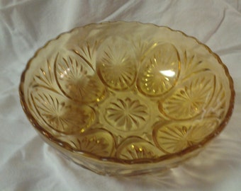 On Sale Beautiful Vintage Amber Glass Large Serving Vegetable Bowl Star and Cameo