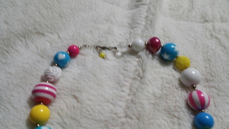 On Sale Bright Spring Colors with Yellow Glittery Bows Plastic Beaded 18 inch Necklace Circus Style Costume Jewelry Fashion Accessory